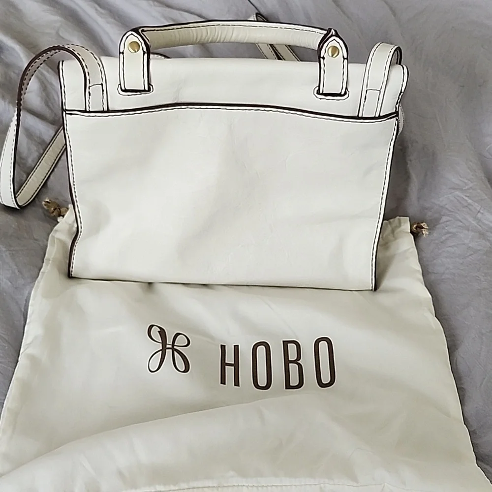 Hobo Meter cross body bag in an off white leather - Picture 2 of 8